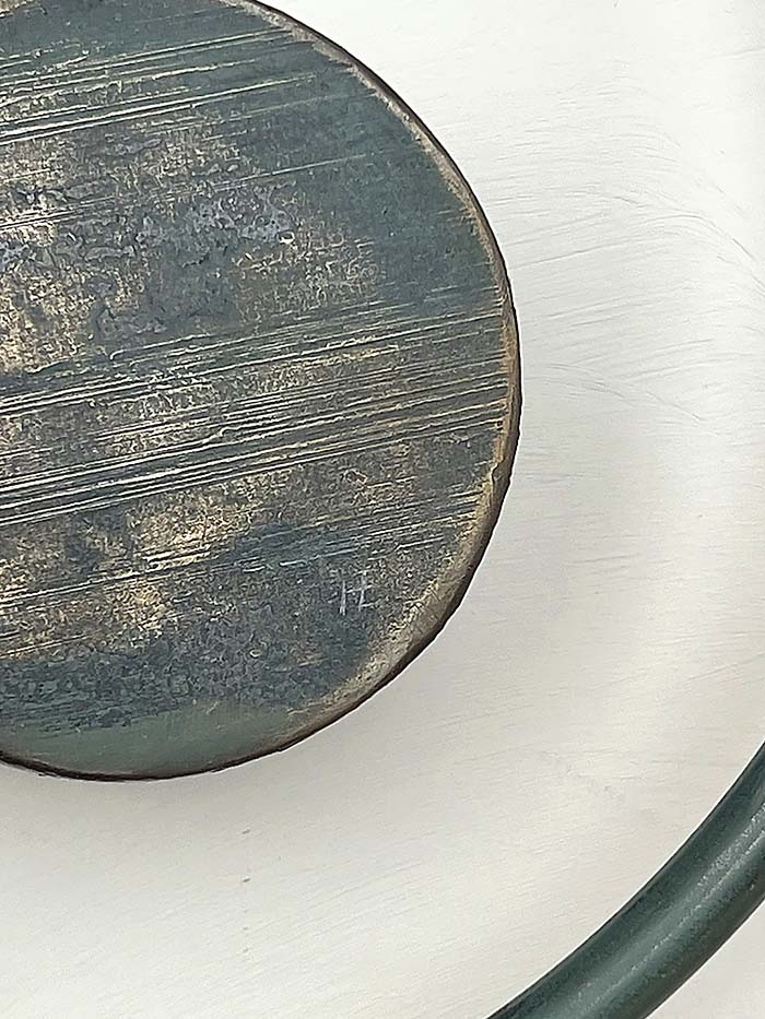 Ich bin so voller Glück und Freude (Detail) - Wandpendel, Stahl, lackiert, patiniert, 2025